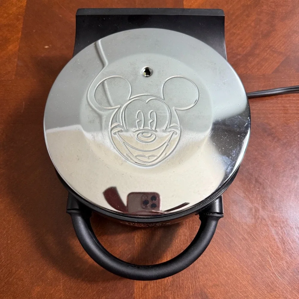 Disney Mickey's Single Waffler VillaWare Mickey Mouse Waffle Maker Model 5555-01